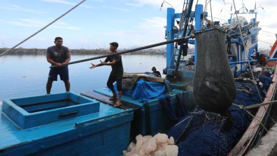 11 души изчезнаха след инцидент с туристическа лодка край Суматра