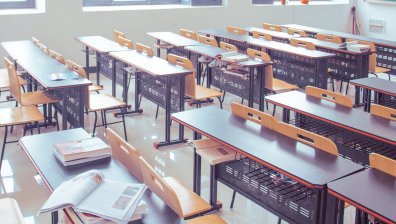 МОН предлага по-високи такси: 545 евро за студент