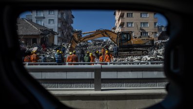 Мародери обират магазини и банкомати в Турция, задигат дори косачки за трева 