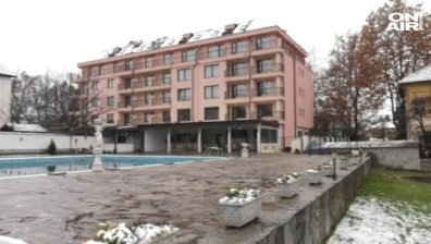 Горящи газови бутилки във Вършец евакуираха хотел