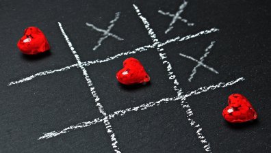 Любовен хороскоп за 1-7 януари: Бурни емоции за Телците, риск от конфликти при Раците