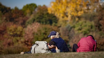 Времето днес: Постепенно се затопля, дъждът спира