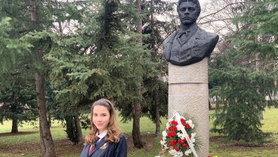 Правнучка на опълченец от Шипка чете на церемонията в София есе за Левски