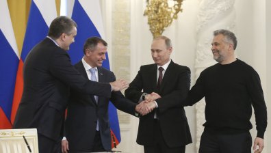 Крим подписа договор за присъединяването си към Руската федерация