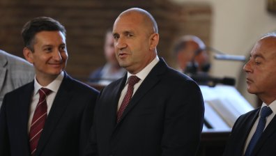 Румен Радев: Денят, в който децата ни поемат по светлия път на знанието