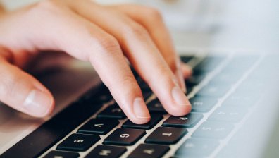 Ето какво причиняваме на пръстите и китките с постоянното писане на компютър