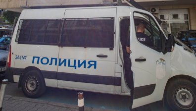 Задържаха двама за 15 кг наркотици, скрити в кола на охраняем паркинг в София