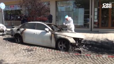 Запалиха автомобил на журналист