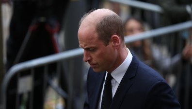 Принц Уилям се завърна към работата след диагнозата на баща му, отказват подробности за Чарлз