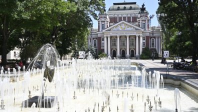 Очаква ни топъл вторник, на места са възможни и валежи