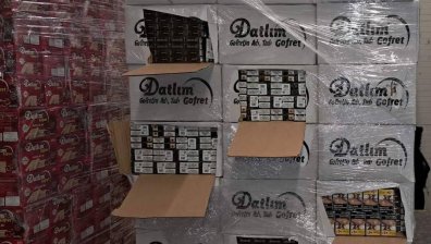 Митничари откриха 540 000 къса цигари, маскирани като гофрети (СНИМКИ + ВИДЕО)