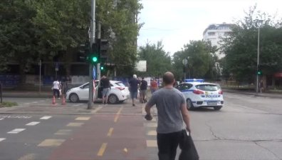 Кола помете жена на пешеходна пътека в Пловдив
