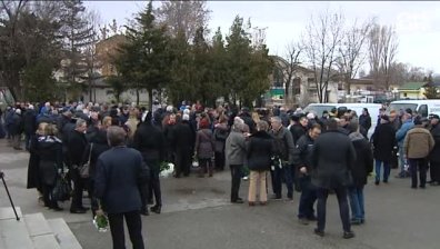 Стотици си взеха последно сбогом с футболната легенда Павел Панов