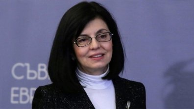 Кунева: Обществото дължи повече подкрепа на учителите