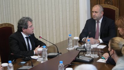 Томахавките са наполовина заровени, но условията за правителство не са малко