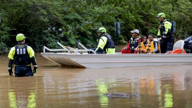Флорида се подготвя за урагана "Милтън" и нареди най-мащабната евакуация от години насам