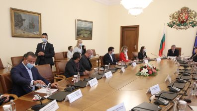 Премиерът Стефан Янев се срещна с представители от туристическия бранш