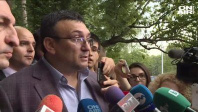 На живо: Защо отново има нападение в центъра на София?