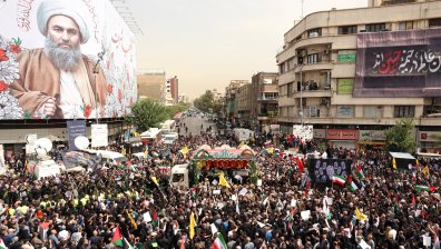 Хиляди в Иран изпратиха убития лидер на "Хамас" Исмаил Хания