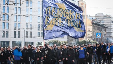 Сираков поведе шествие с феновете на "Левски" в почит на Апостола