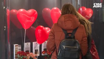 Театър "Българска армия" с изненада за влюбените
