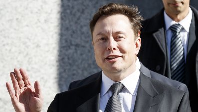 Изкуственият интелект завършва "пълния автопилот" на Tesla до края на годината
