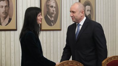 Старт на консултациите при президента Радев, първи влязоха ГЕРБ-СДС