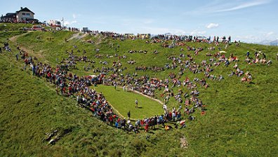 Половин век австрийци пресъздават келтски борби (Видео)