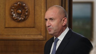 Румен Радев като политически играч: Готви ли президентът мащабен проект?