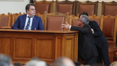 Остри спорове в парламента по време на дебатите за бюджета за 2023 година