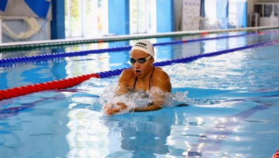 Рекорд и полуфинал за Тея Николова на Световното първенство по плуване в Сингапур