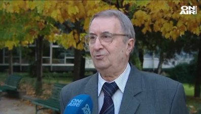 Позитивен, отговорен и обожаващ пациентите: Наградиха лекар с над 50-годишен стаж