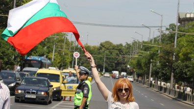 Почит към героите: Хиляди извървяха пътя на Ботевата чета