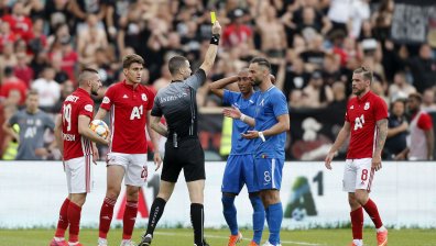 Още петима заразени в "Левски", трябва да отложат дербито