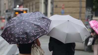 Времето в четвъртък: Облачно със слаби валежи, но остава топло