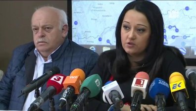 Министър Павлова: Спасени са 40 японски туристи, заседнали на пътя Шумен-Разград