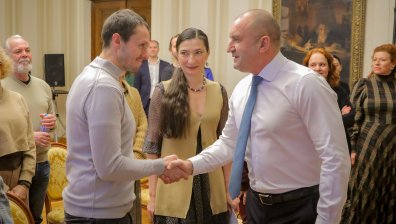 Артисти при Радев: Народният театър да не се превръща в заложник на политически амбиции