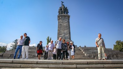 Граждани положиха цветя на паметника на съветската армия за 9 септември