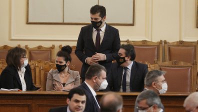 Кирил Петков и министрите на блиц контрол в парламента