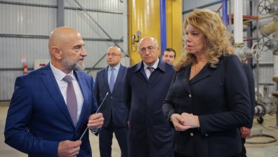 Йотова посети завод край Баку, изграден с изцяло българска инвестиция