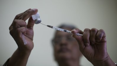 Колумбия одобри извънредната употреба на ваксината на AstraZenecа