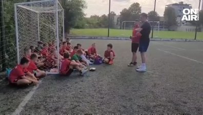 Легенда на "Астън Вила" зарадва децата в Русе с открита тренировка
