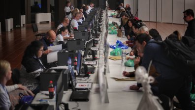 България прави избори: Хаос и масово сгрешени протоколи в цялата страна