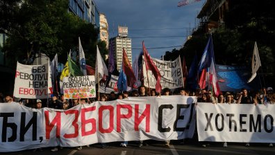 Протестиращи в Сърбия настояват за нови избори и правда за жертвите на системата