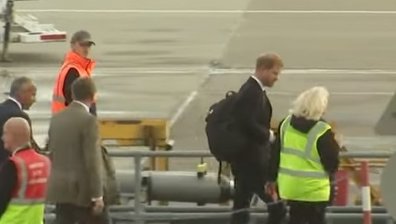 Хари пръв от кралското семейство напусна замъка Балморал (+ВИДЕО)
