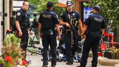 Байдън след кошмарния 4 юли: Ще се борим с епидемията от насилие с оръжия