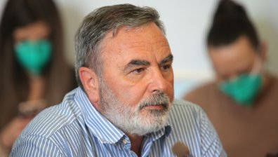 Протестиращи влязоха в словесен сблъсък с Ангел Кунчев