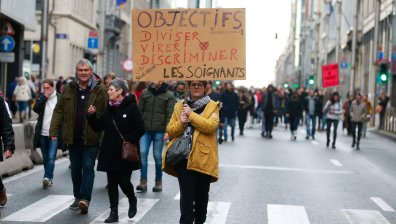 Сериозни сблъсъци с полицията по време на протест заради мерките в Брюксел
