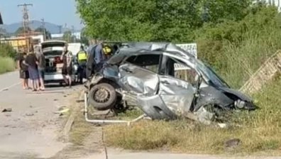 Тежка катастрофа преди Божурище, автомобил излетя от пътя
