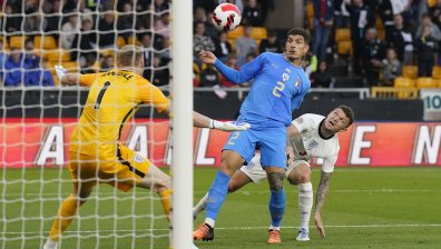 Скучно нулево равенство между Англия и Италия